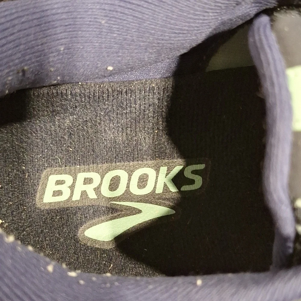Womens Brooks blue vented sneakers size 8.5D